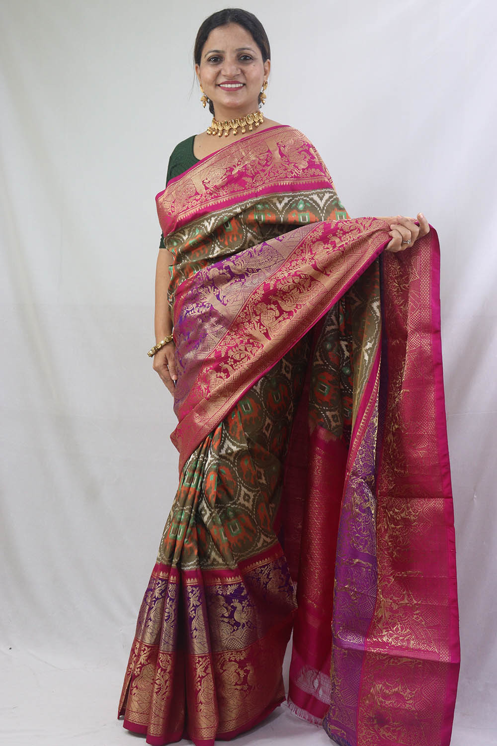 Stunning Green Handloom Ikat Pure Silk Saree with Kanjeevaram Border - Pochampally - Luxurion World