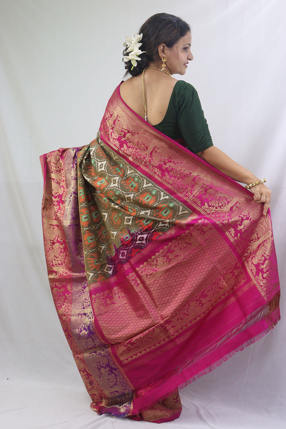 Stunning Green Handloom Ikat Pure Silk Saree with Kanjeevaram Border - Pochampally - Luxurion World