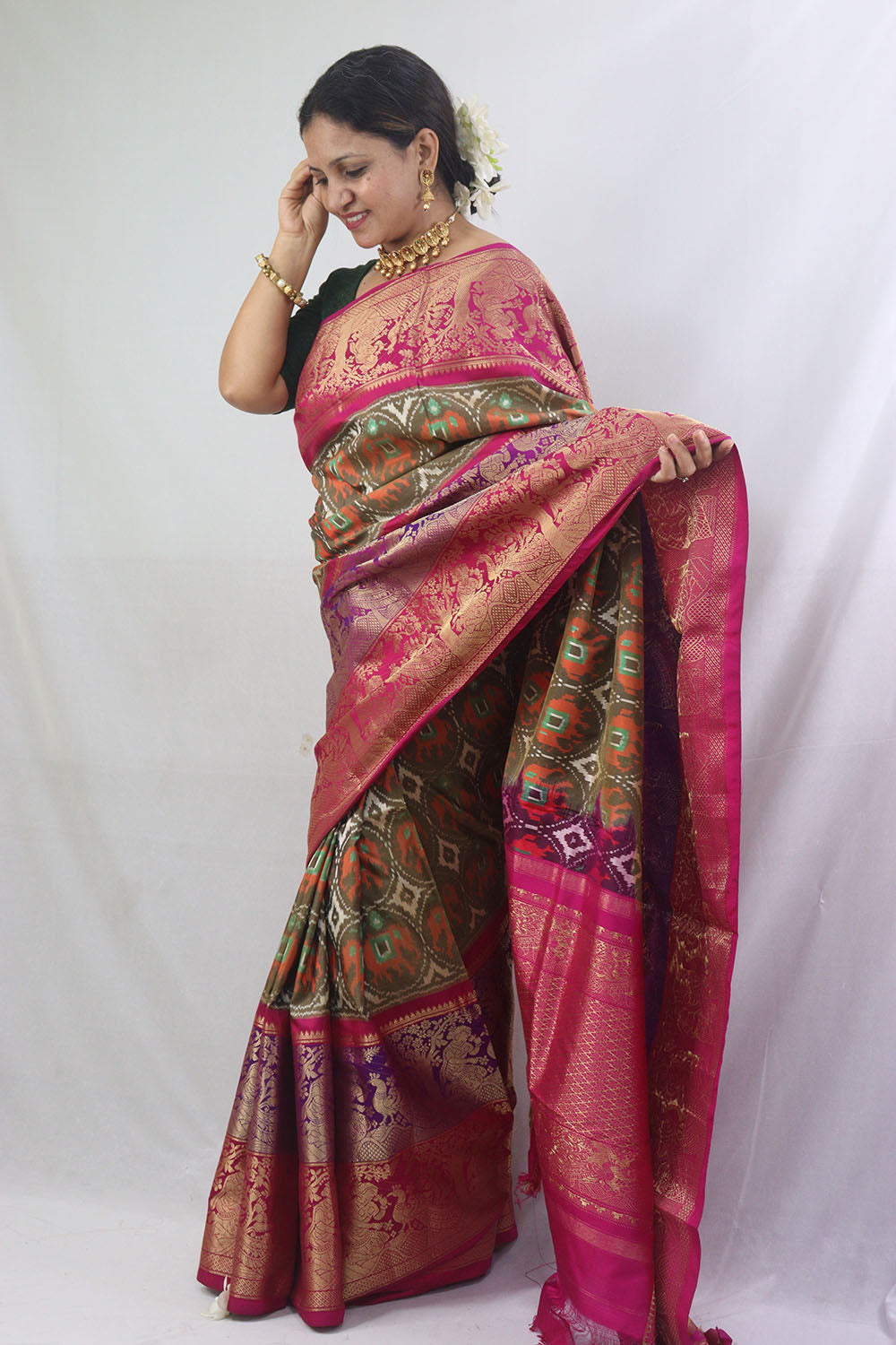 Stunning Green Handloom Ikat Pure Silk Saree with Kanjeevaram Border - Pochampally - Luxurion World