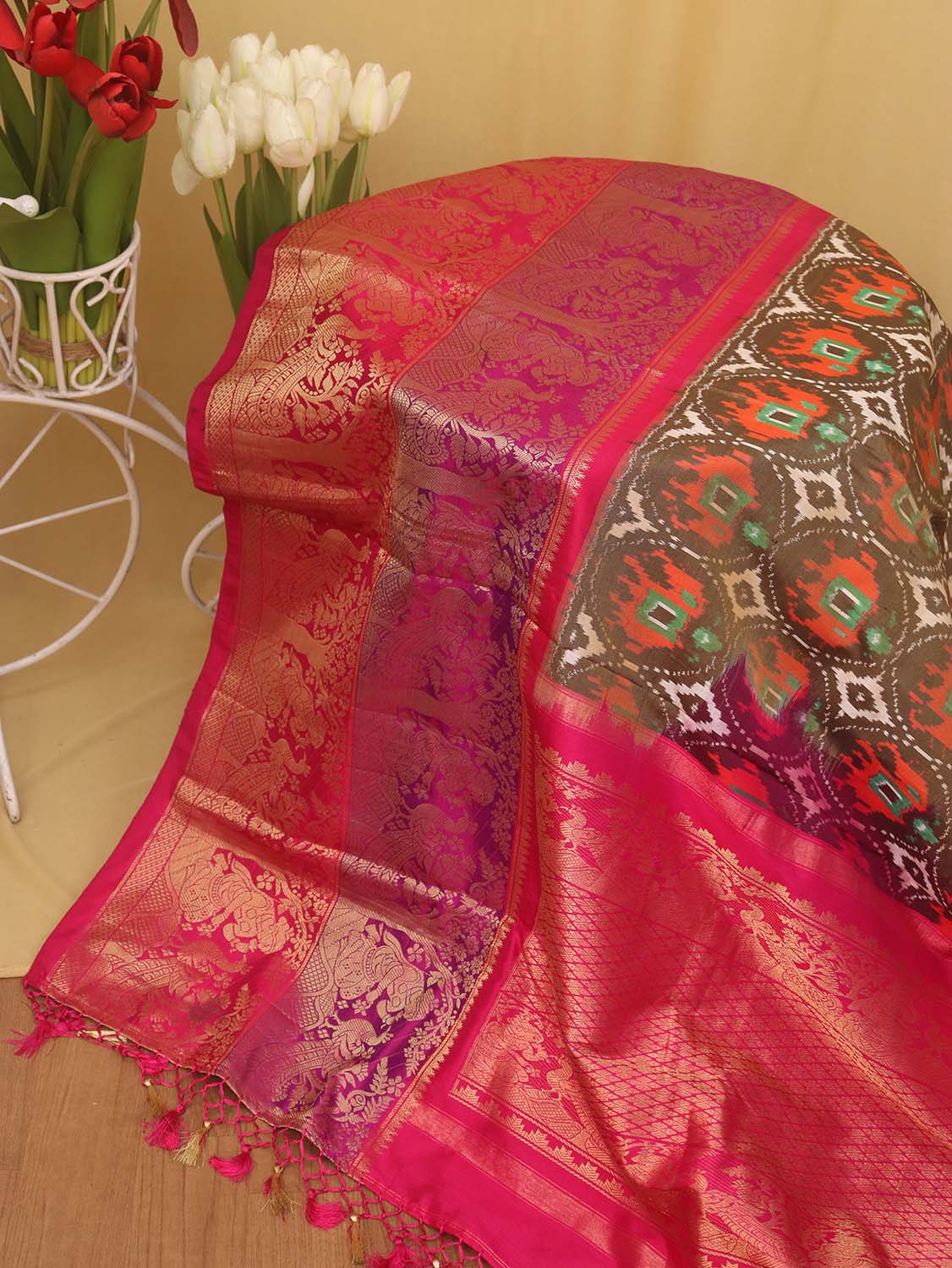 Stunning Green Handloom Ikat Pure Silk Saree with Kanjeevaram Border - Pochampally - Luxurion World