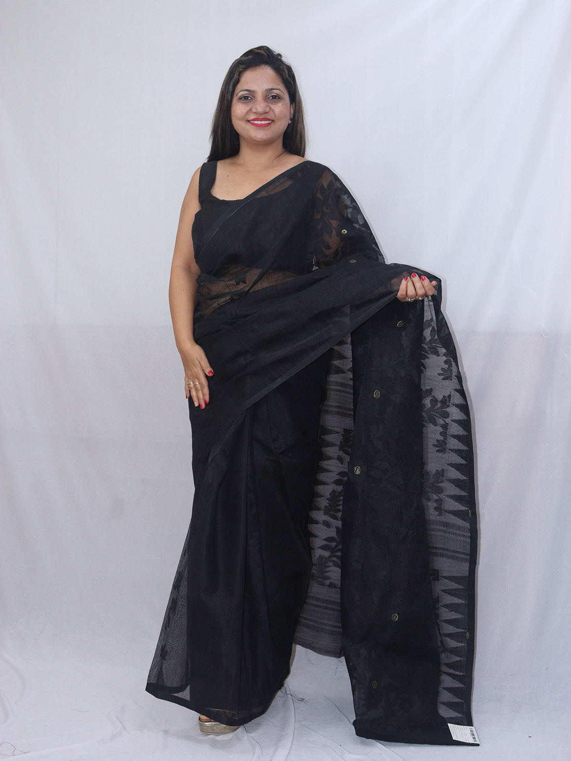 Elegant Black Dhakai Jamdani Saree - Versatile and Chic! - Luxurion World