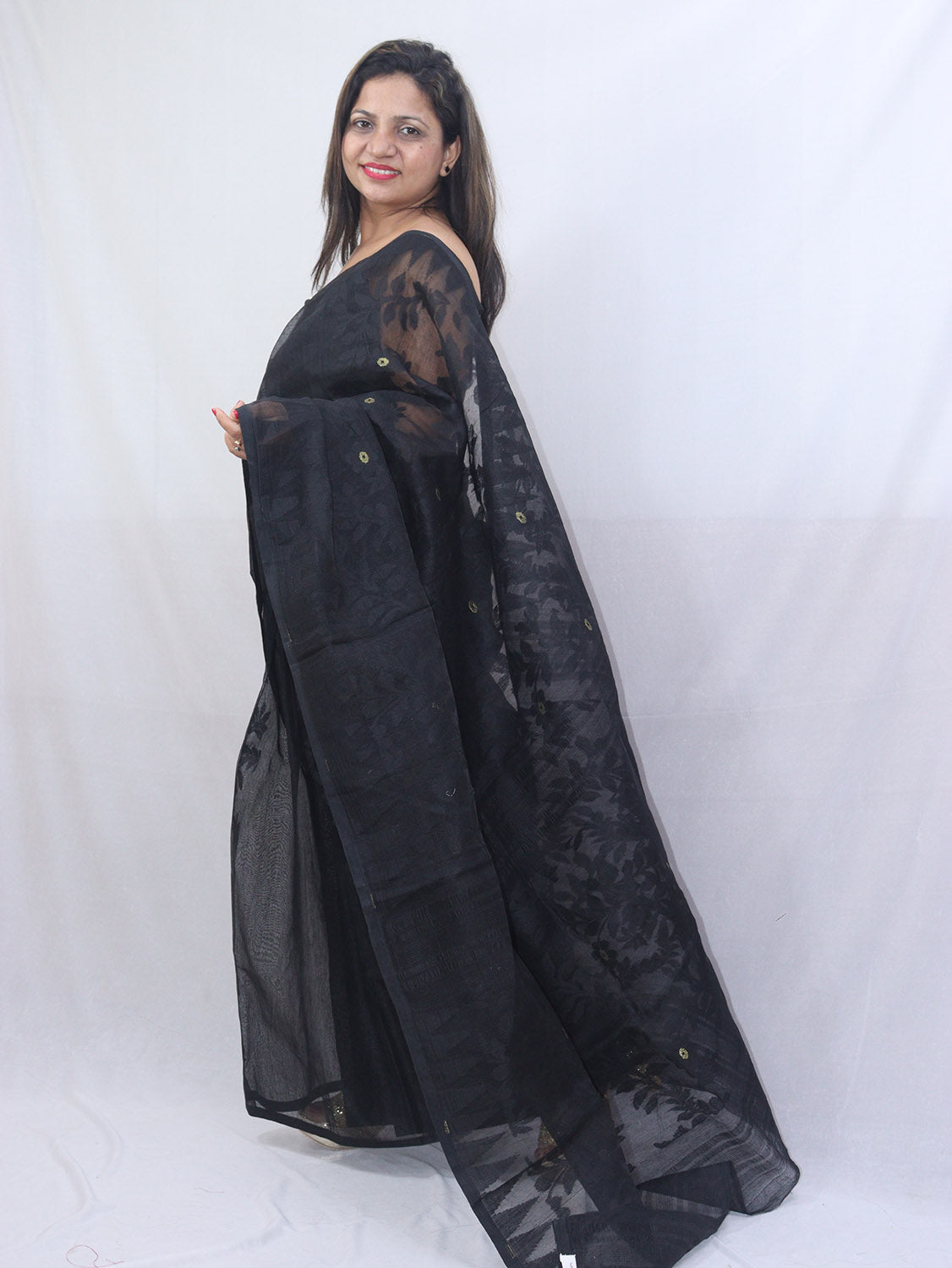 Elegant Black Dhakai Jamdani Saree - Versatile and Chic! - Luxurion World