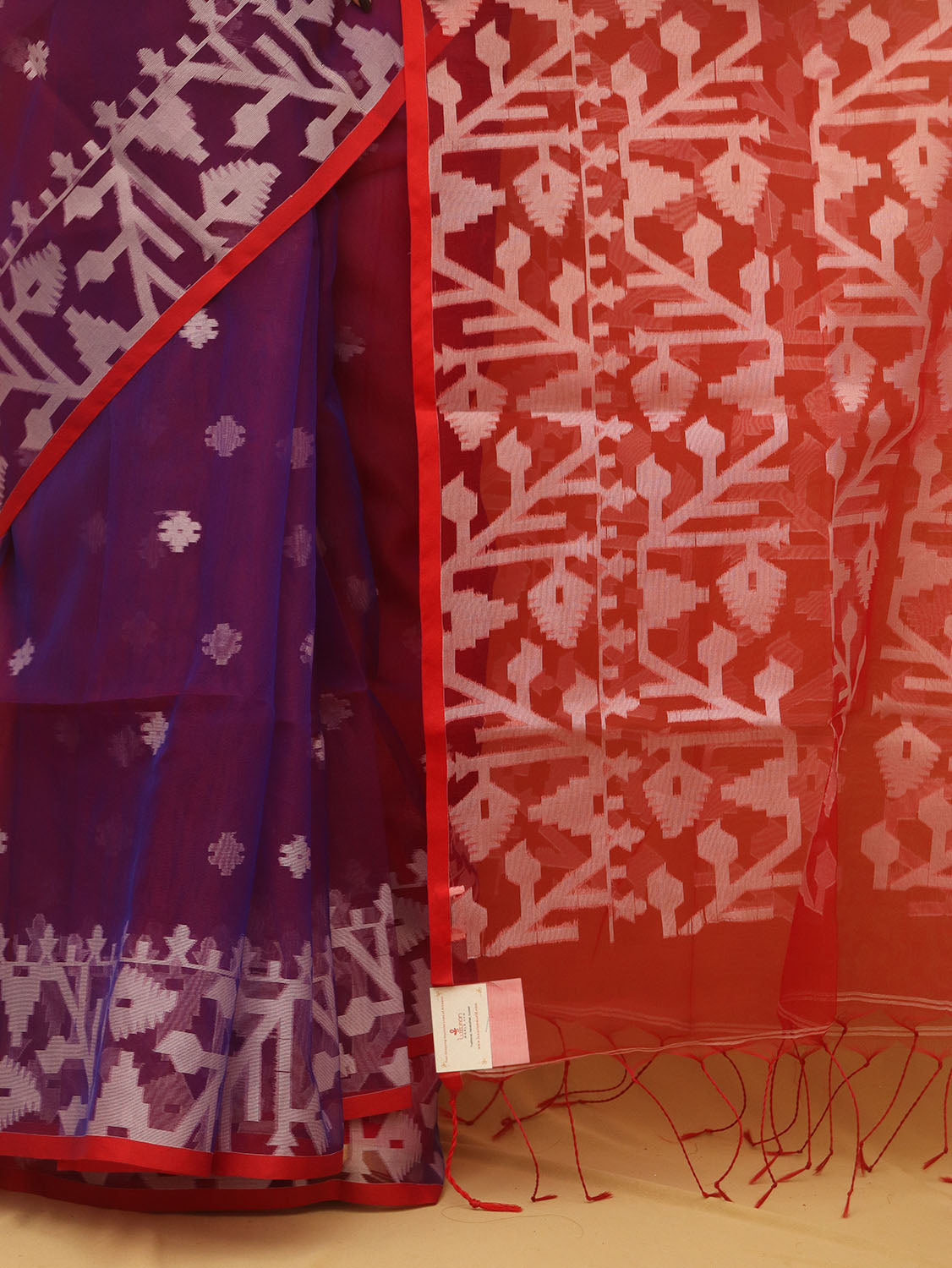 Exquisite Purple And Red Handloom Jamdani Muslin Saree - Perfect for Any Occasion - Luxurion World