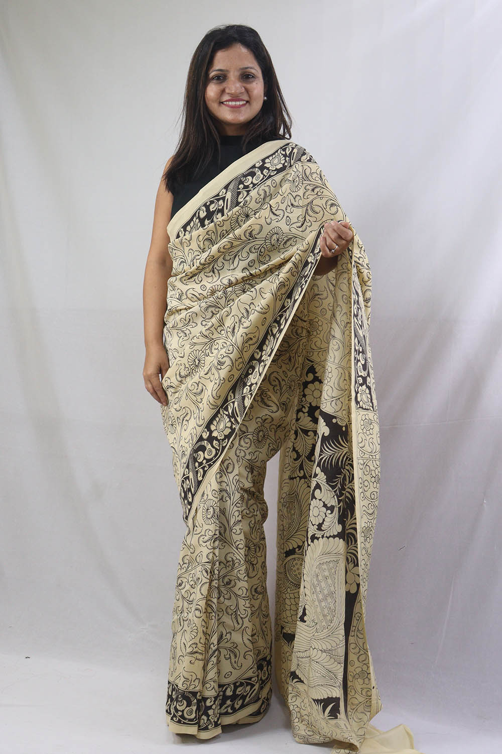 Hand-Painted Kalamkari Chennur Silk Saree: Stunning Black & White Elegance - Luxurion World
