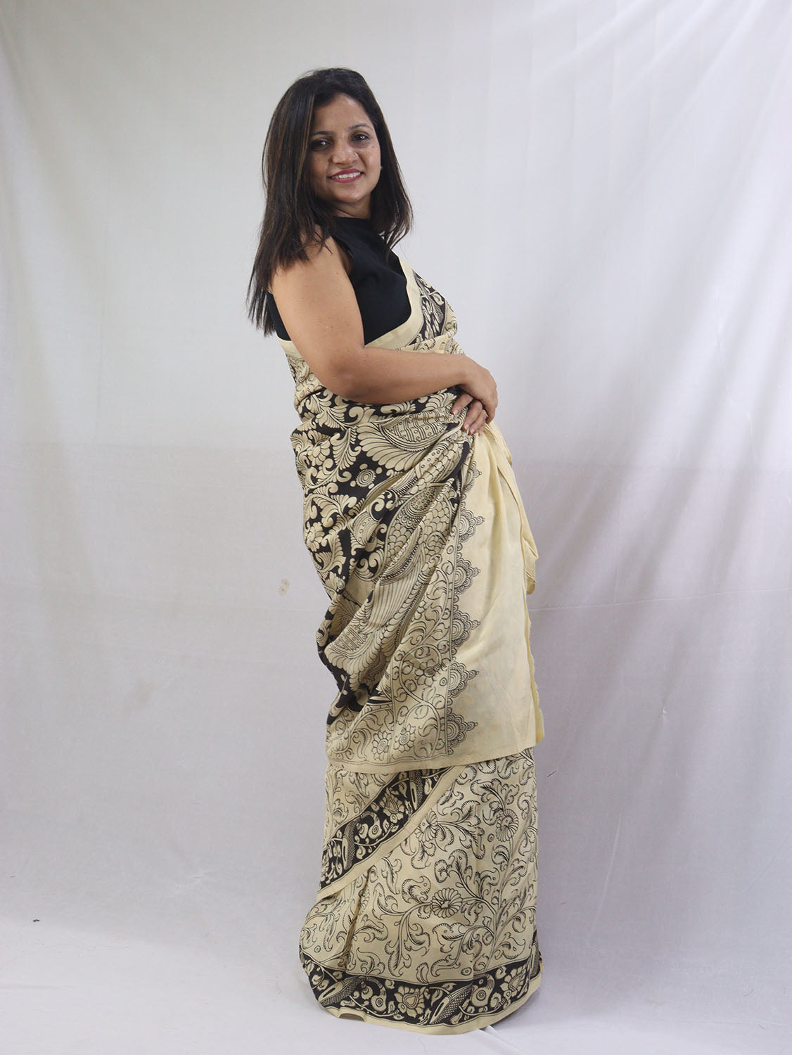 Hand-Painted Kalamkari Chennur Silk Saree: Stunning Black & White Elegance - Luxurion World
