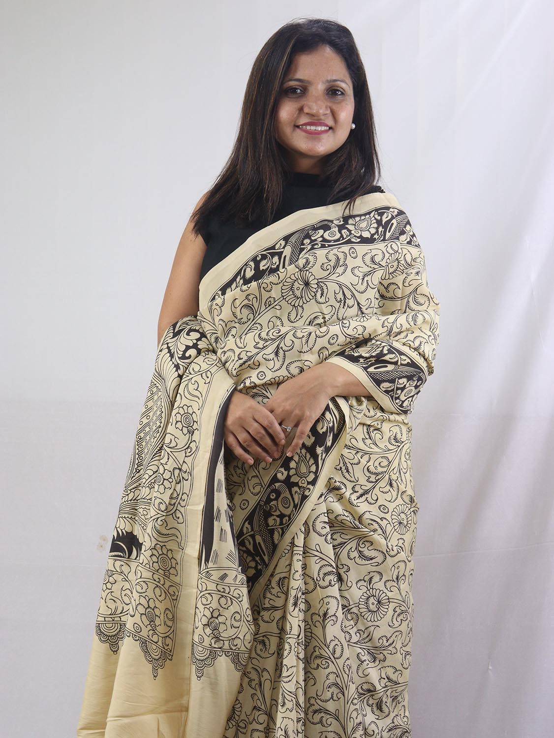Hand-Painted Kalamkari Chennur Silk Saree: Stunning Black & White Elegance - Luxurion World