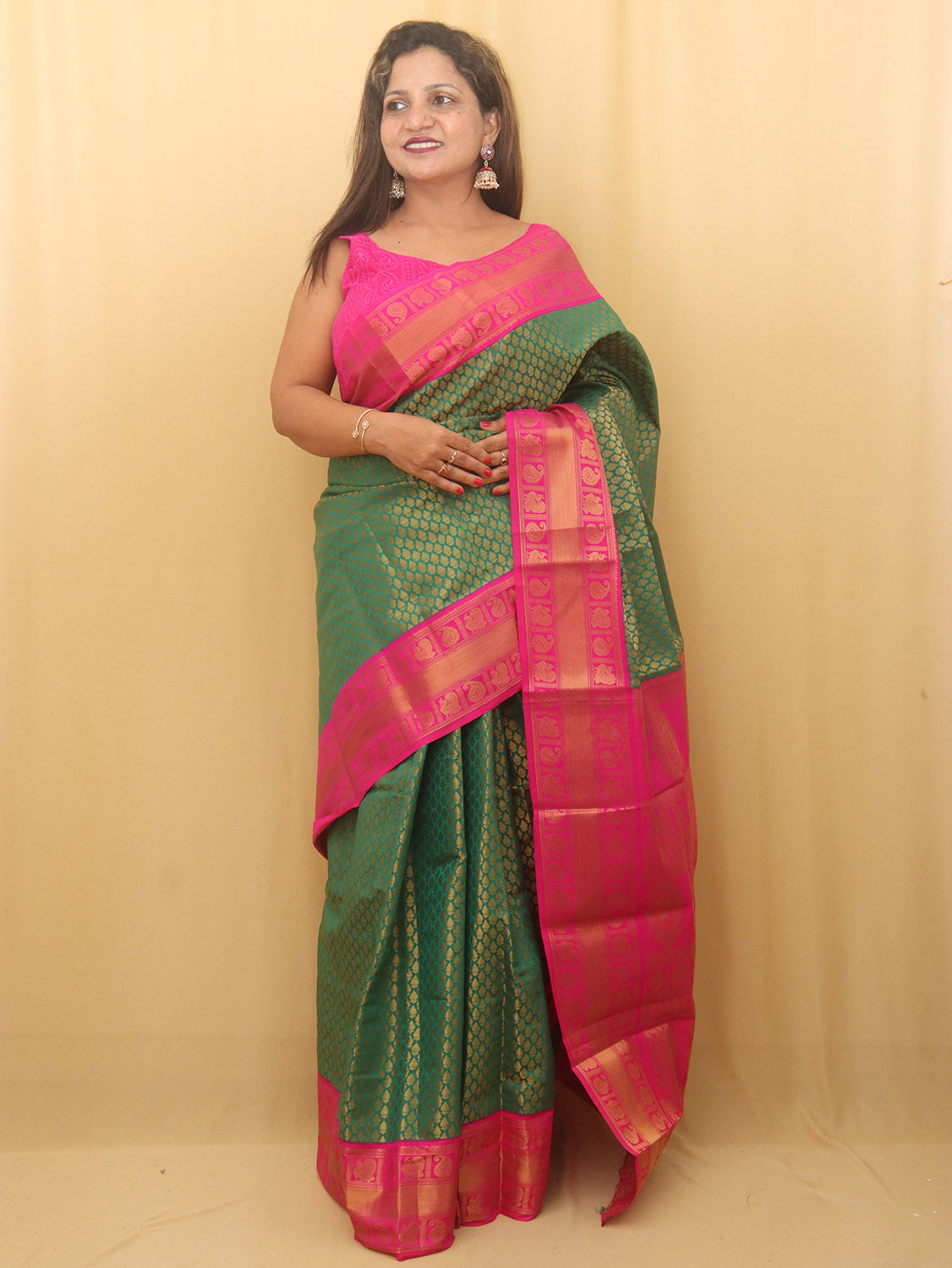Stunning Green & Pink Kanjeevaram Silk Saree: A Perfect Blend of Elegance and Vibrancy - Luxurion World