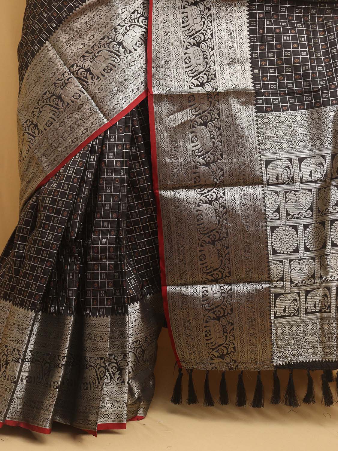 Elegant Black Kanjeevaram Silk Checks Saree: Timeless Beauty - Luxurion World