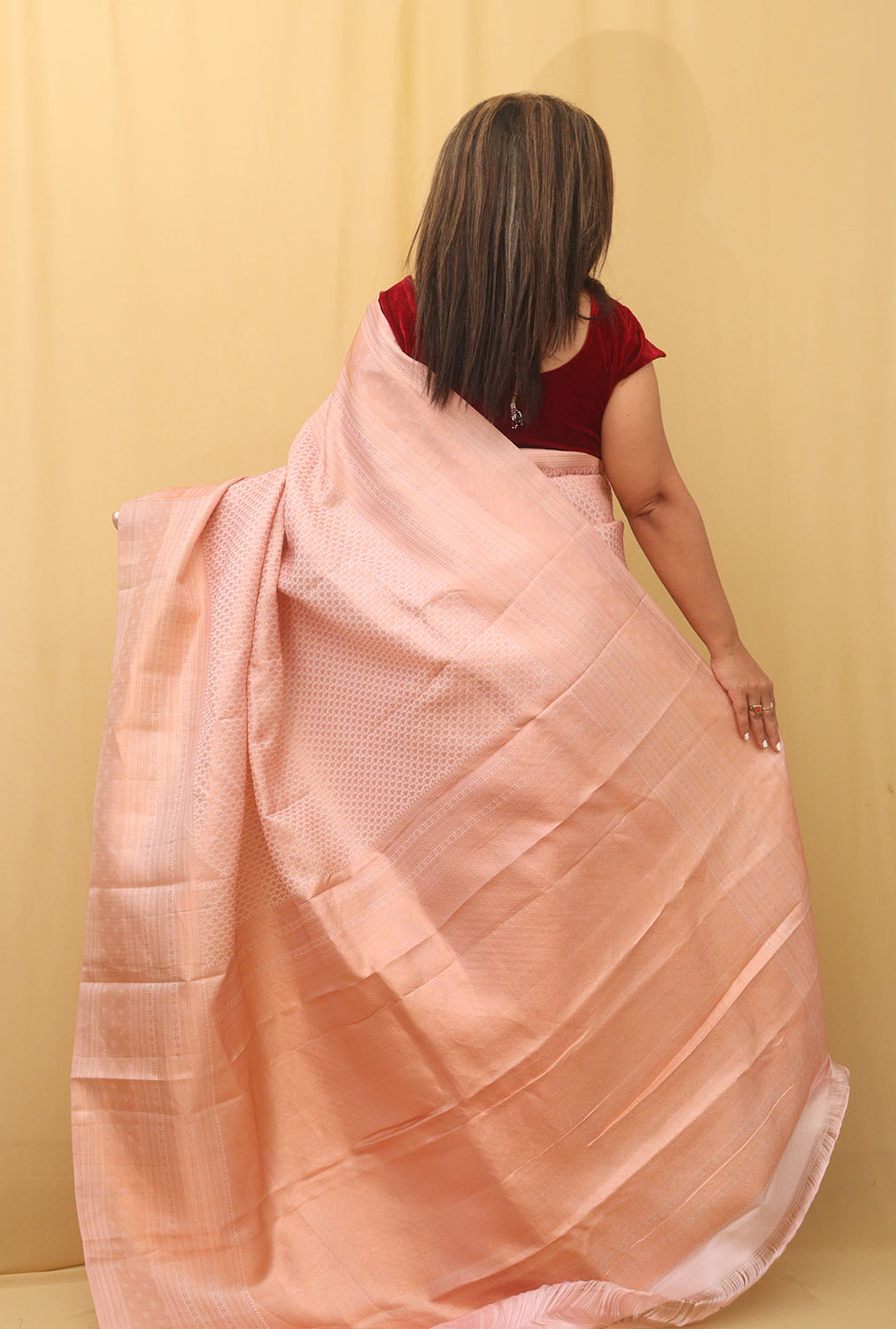 Exquisite Pink Handloom Kanjeevaram Pure Silk Saree: Timeless Elegance - Luxurion World