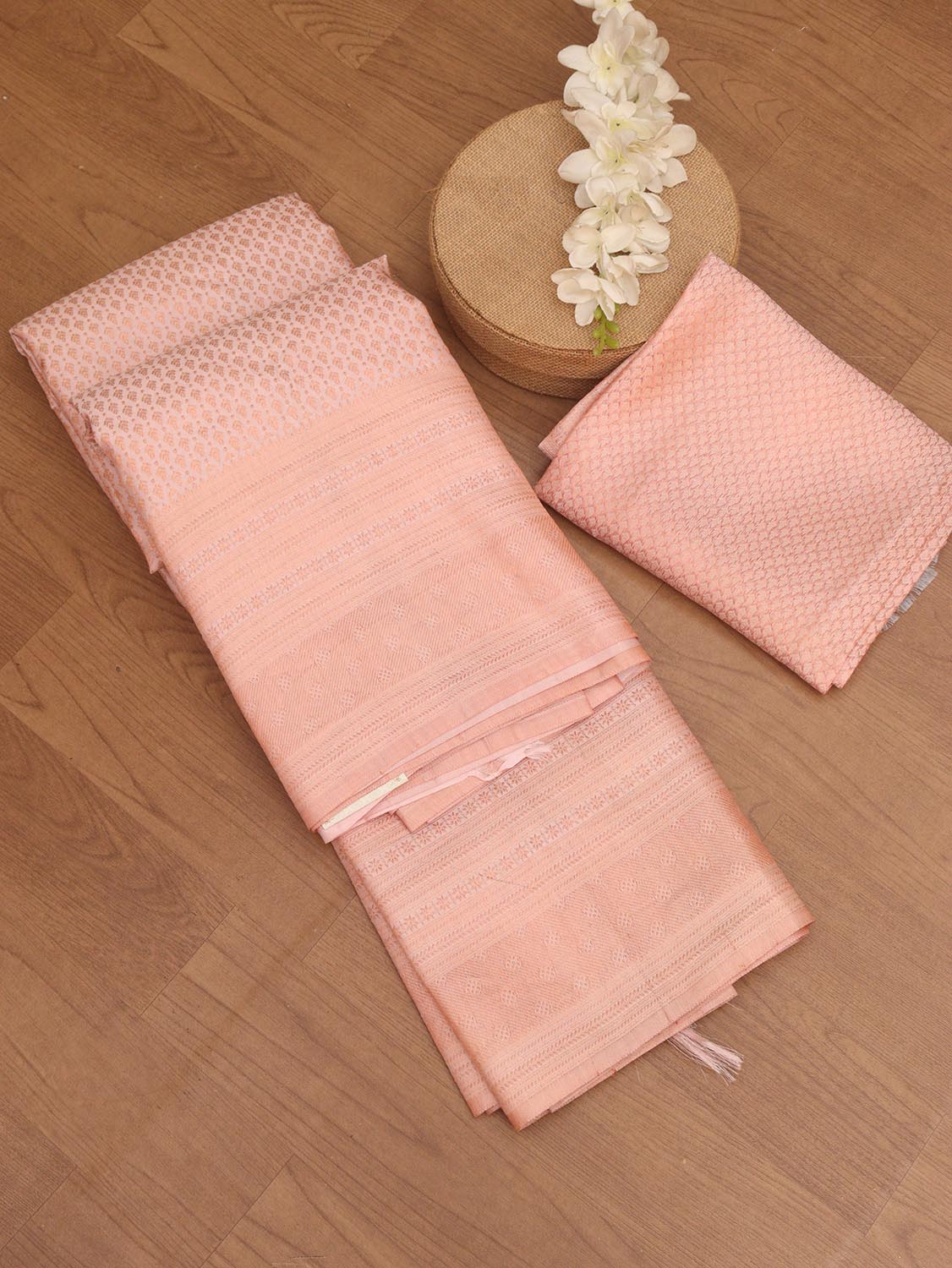 Exquisite Pink Handloom Kanjeevaram Pure Silk Saree: Timeless Elegance - Luxurion World