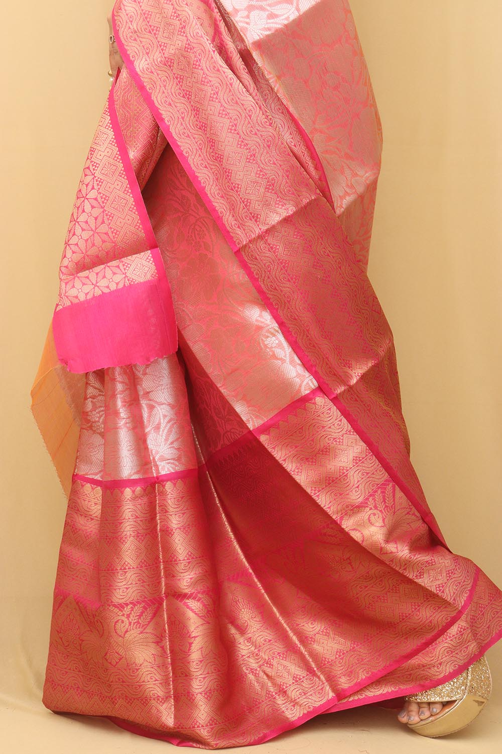 Elegant Pink Kanjeevaram Silk Saree: A Timeless Classic - Luxurion World