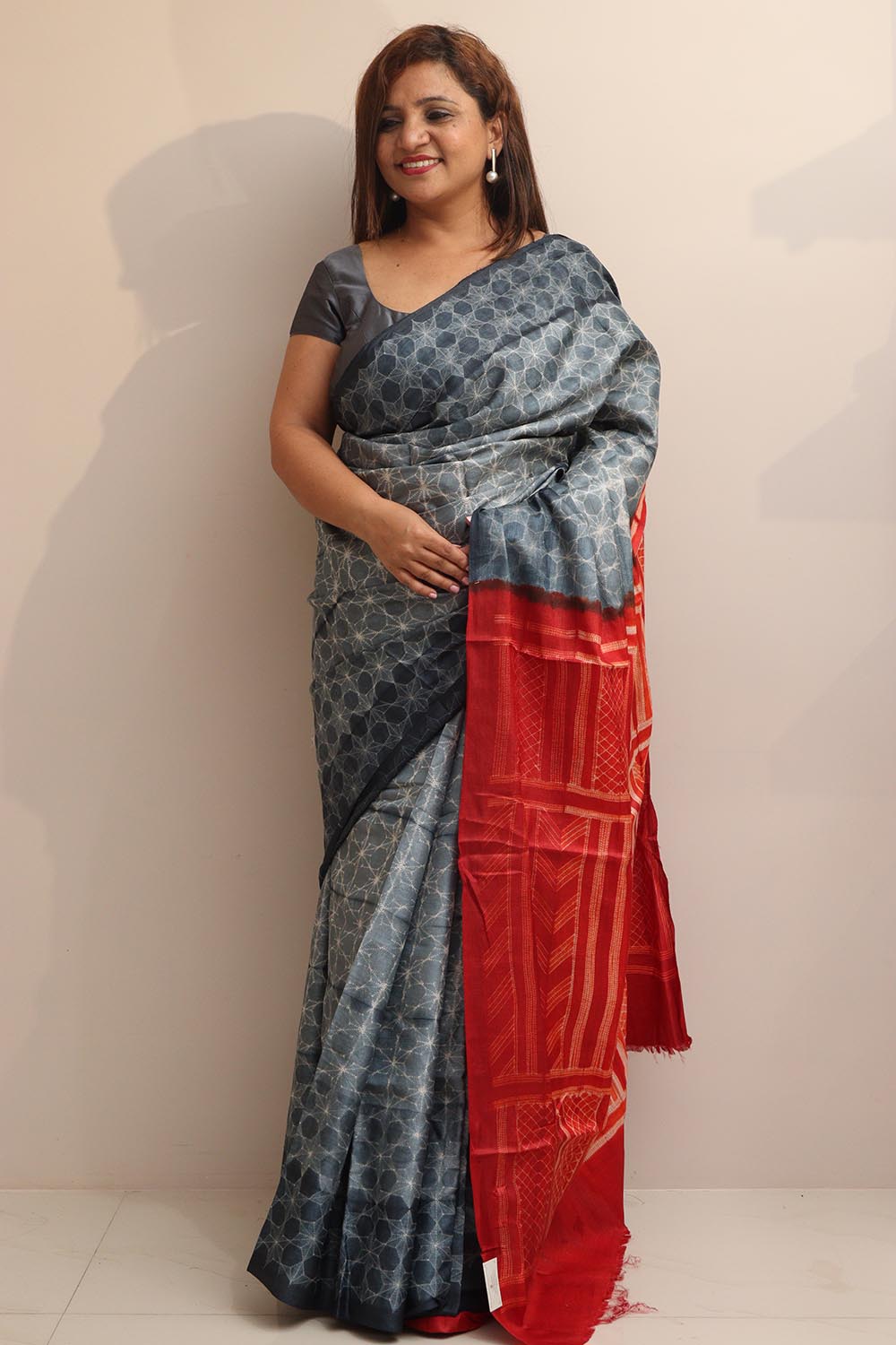 Elegant Grey Shibori Tussar Silk Saree - Luxurion World
