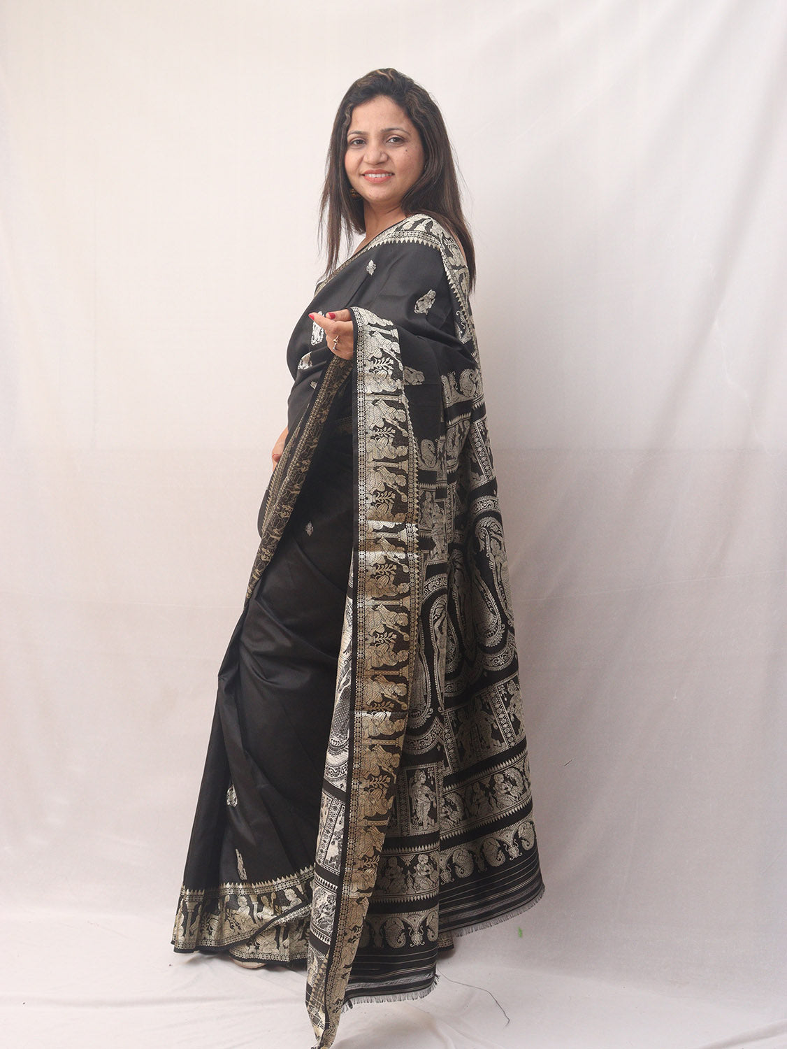 Exquisite Black Swarnachari Pure Silk Saree - Handloom Woven - Luxurion World
