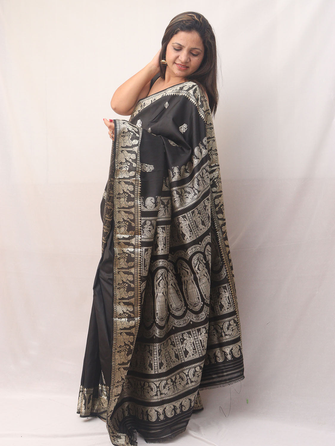 Exquisite Black Swarnachari Pure Silk Saree - Handloom Woven - Luxurion World