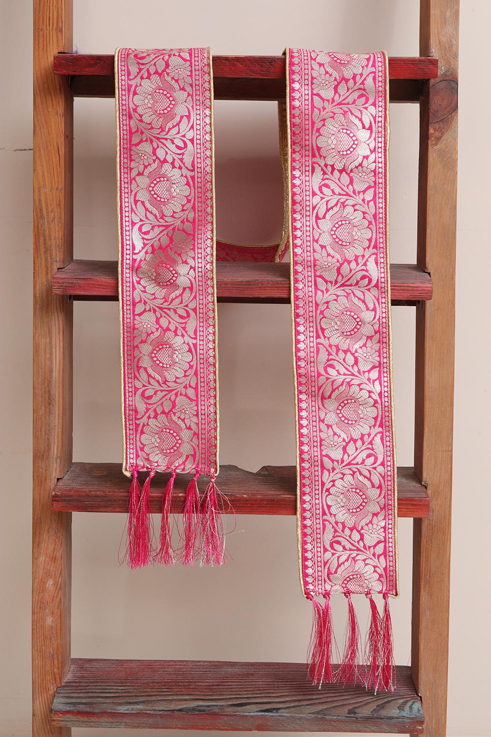 Luxurion World Customised Royal Swagat Stole ,Khesh, Patka, Gamcha, Dupatta – Elegant and Luxurious Pink Banarasi Silk Stole With a Beautifully Matching Tassel & Brooch for Welcoming Guests at Weddings, Anniversaries or Grand Celebratory Occasions - Luxurion World