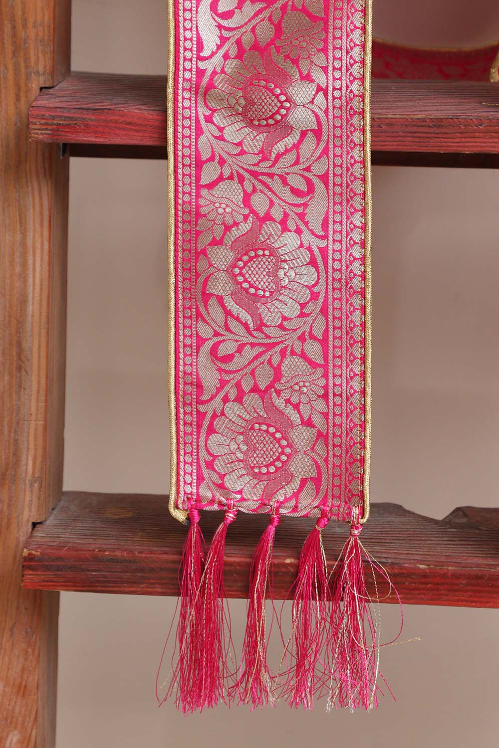 Luxurion World Customised Royal Swagat Stole ,Khesh, Patka, Gamcha, Dupatta – Elegant and Luxurious Pink Banarasi Silk Stole With a Beautifully Matching Tassel & Brooch for Welcoming Guests at Weddings, Anniversaries or Grand Celebratory Occasions - Luxurion World