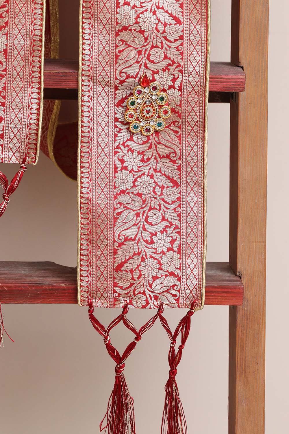 Luxurion World Customised Royal Swagat Stole ,Khesh, Patka, Gamcha, Dupatta – Elegant and Luxurious Red Banarasi Silk Stole With a Beautifully Matching Tassel & Brooch for Welcoming Guests at Weddings, Anniversaries or Grand Celebratory Occasions - Luxurion World