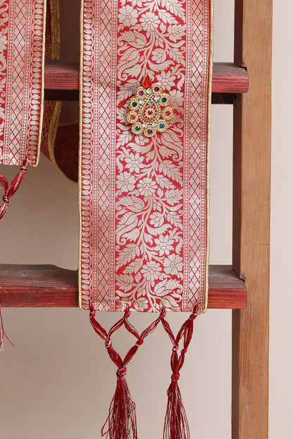 Luxurion World Customised Royal Swagat Stole ,Khesh, Patka, Gamcha, Dupatta – Elegant and Luxurious Red Banarasi Silk Stole With a Beautifully Matching Tassel & Brooch for Welcoming Guests at Weddings, Anniversaries or Grand Celebratory Occasions - Luxurion World