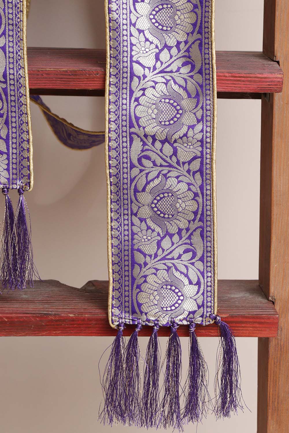 Luxurion World Customised Royal Swagat Stole ,Khesh, Patka, Gamcha, Dupatta – Elegant and Luxurious Purple Banarasi Silk Stole With a Beautifully Matching Tassel & Brooch for Welcoming Guests at Weddings, Anniversaries or Grand Celebratory Occasions - Luxurion World