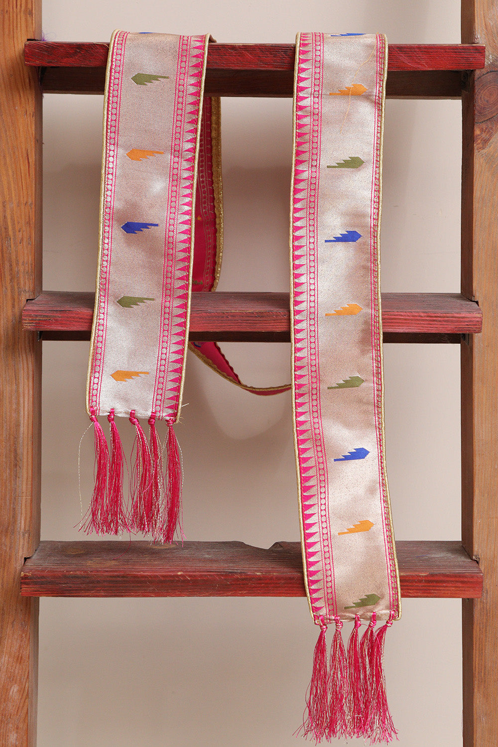 Luxurion World Customised Royal Swagat Stole/Dupatta – Elegant and Luxurious Pink Paithani Silk Muniya Border Stole With a Beautifully Matching Tassel & Brooch for Welcoming Guests at Weddings, Anniversaries or Grand Celebratory Occasions - Luxurion World