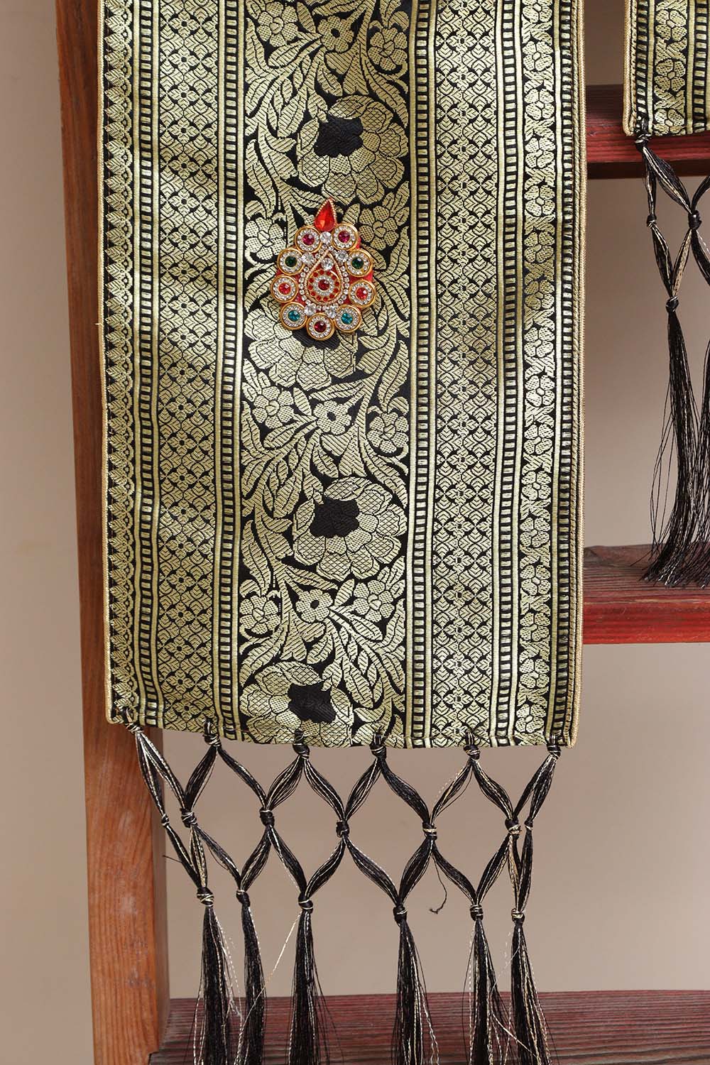 Luxurion World Customised Royal Swagat Stole/Dupatta – Elegant and Luxurious Black Banarasi Silk Stole With a Beautifully Matching Tassel & Brooch for Welcoming Guests at Weddings, Anniversaries or Grand Celebratory Occasions - Luxurion World