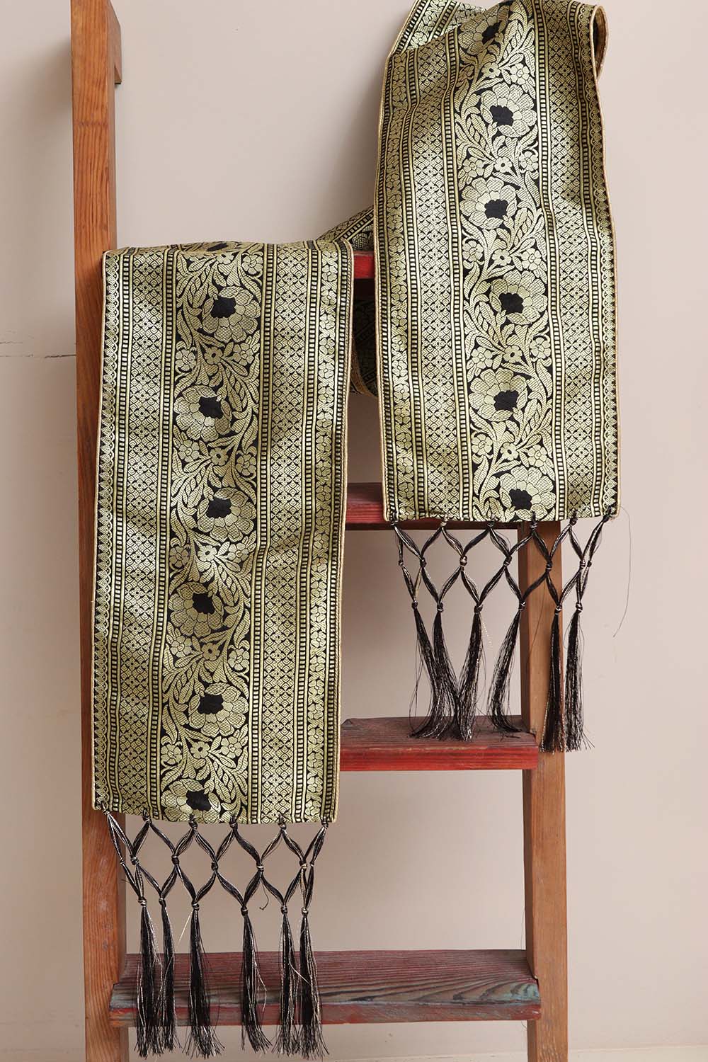 Luxurion World Customised Royal Swagat Stole/Dupatta – Elegant and Luxurious Black Banarasi Silk Stole With a Beautifully Matching Tassel & Brooch for Welcoming Guests at Weddings, Anniversaries or Grand Celebratory Occasions - Luxurion World