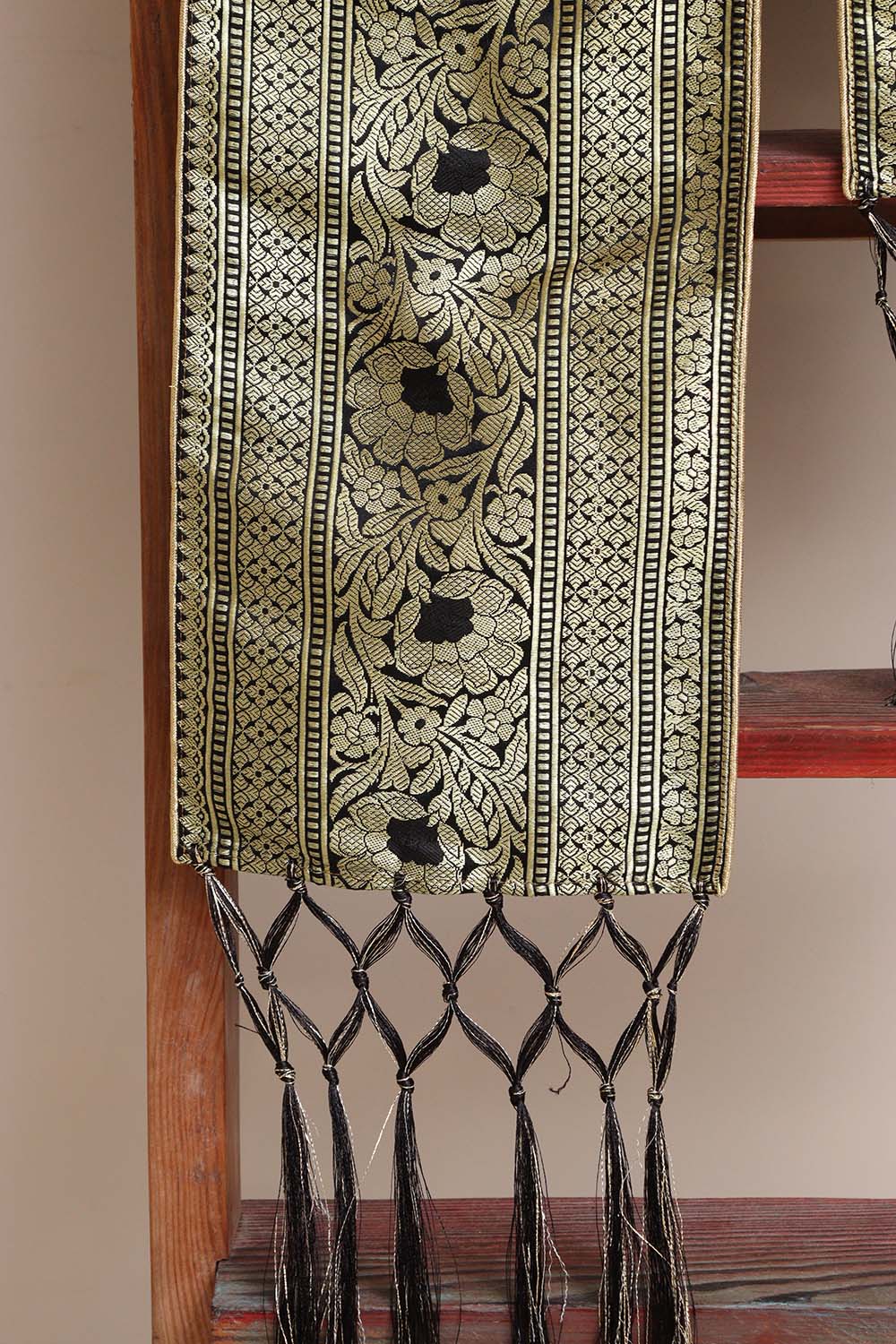 Luxurion World Customised Royal Swagat Stole/Dupatta – Elegant and Luxurious Black Banarasi Silk Stole With a Beautifully Matching Tassel & Brooch for Welcoming Guests at Weddings, Anniversaries or Grand Celebratory Occasions - Luxurion World