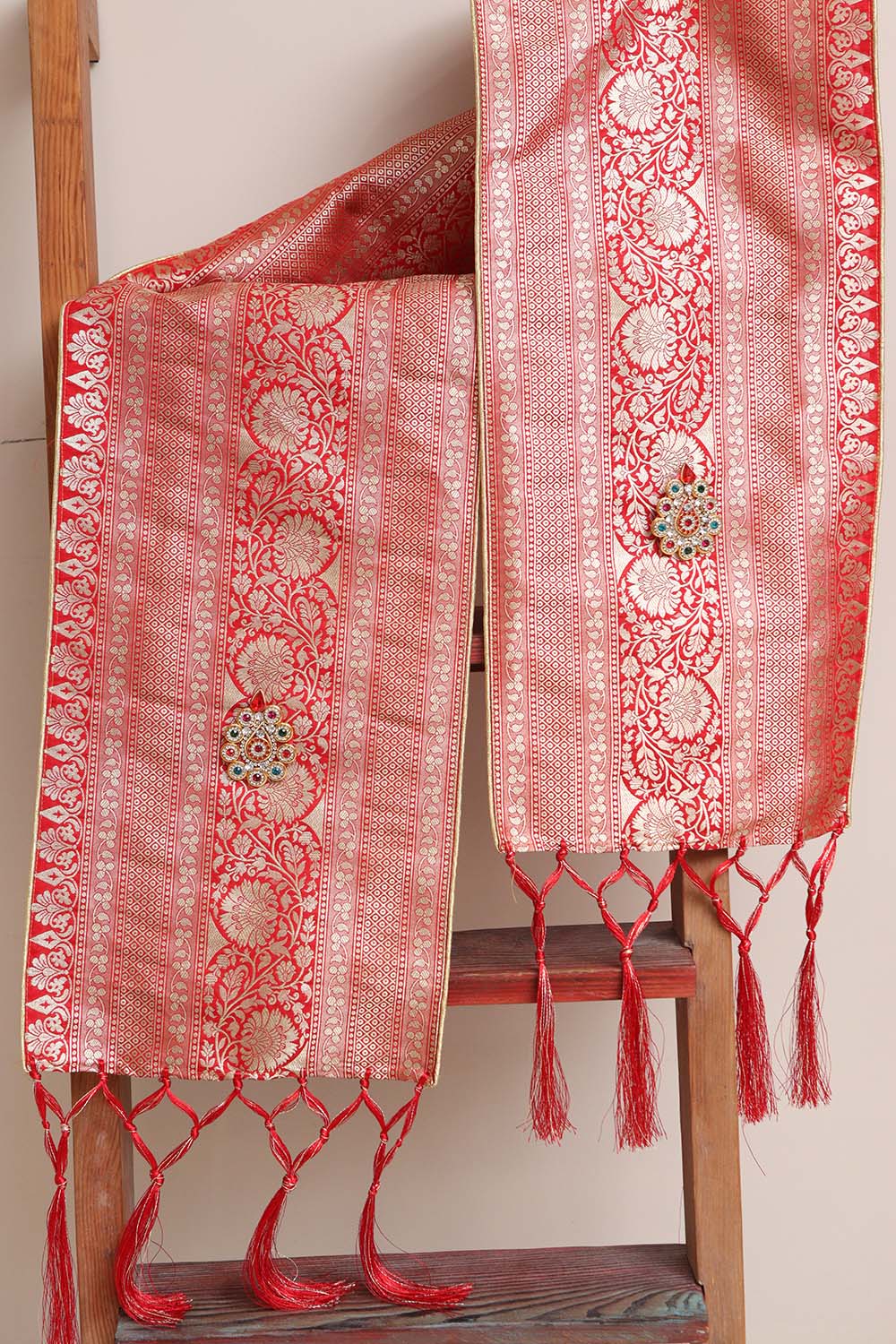 Luxurion World Customised Royal Swagat Stole/Dupatta – Elegant and Luxurious Red Banarasi Silk Stole With a Beautifully Matching Tassel & Brooch for Welcoming Guests at Weddings, Anniversaries or Grand Celebratory Occasions - Luxurion World