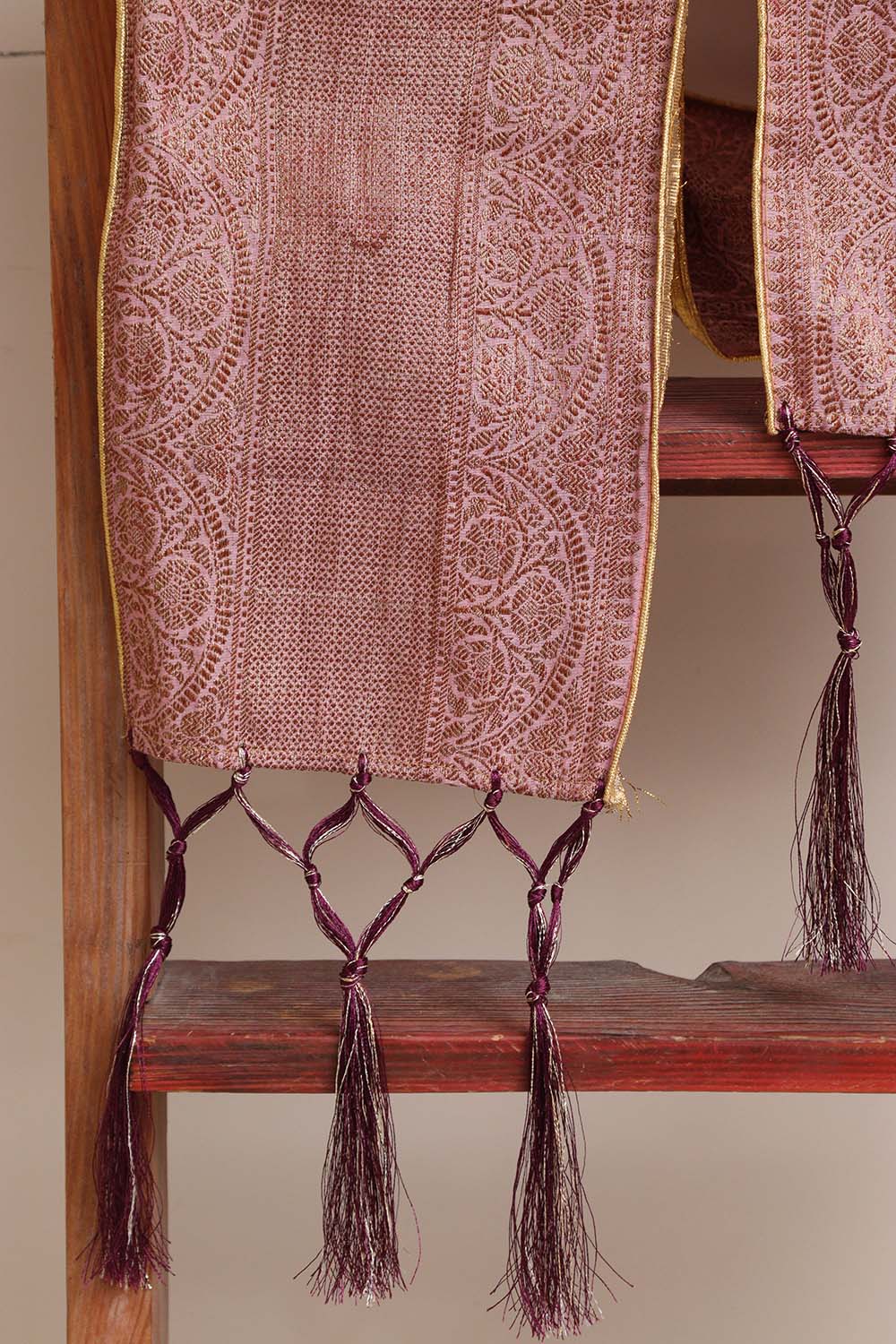 Luxurion World Customised Swagat Stole/Dupatta – Pink Banarasi Antique Zari Cotton Stole With a Beautifully Matching Tassel & Brooch for Welcoming Guests at Weddings, Anniversaries or Grand Celebratory Occasions - Luxurion World