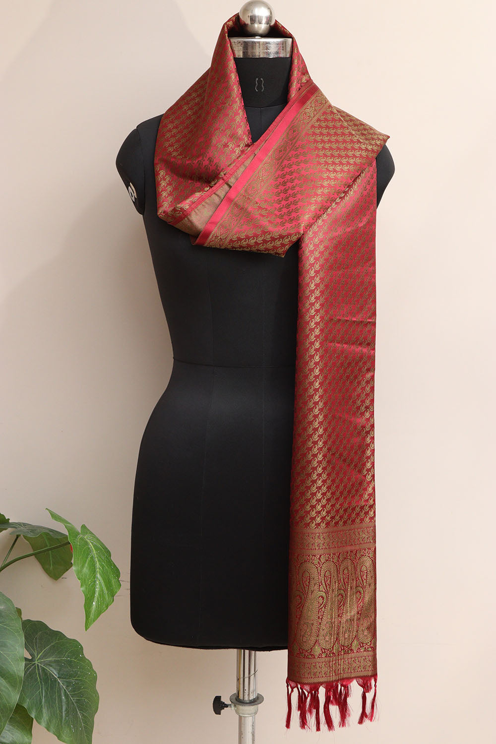 Elegant Maroon Banarasi Silk Tanchui jamawar Stole - Luxurion World