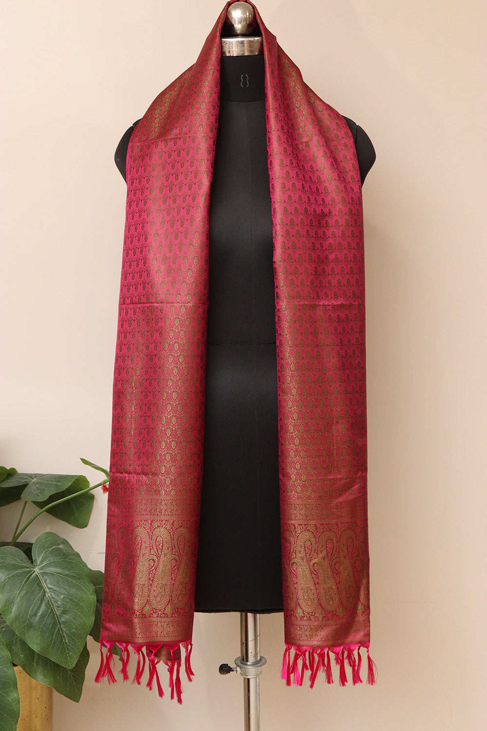 Beautiful Pink Banarasi Silk Tanchui jamawar Stole - Luxurion World