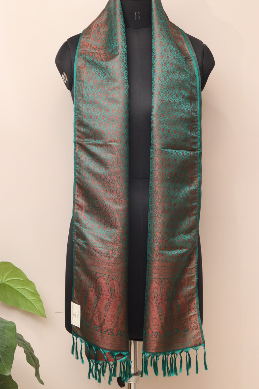 Elegant Green Banarasi Silk Tanchui Jamawar Stole - Luxurion World- Crafted Heirlooms