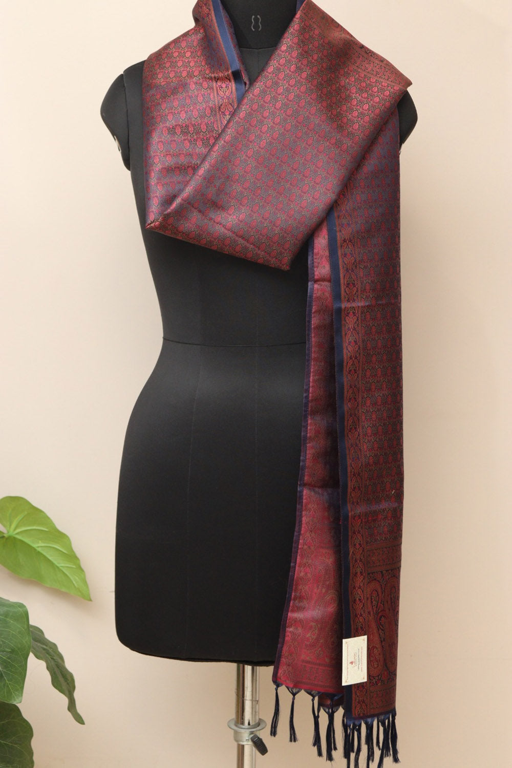 Elegant Maroon Banarasi Silk Tanchui Jamawar Stole - Luxurion World- Crafted Heirlooms