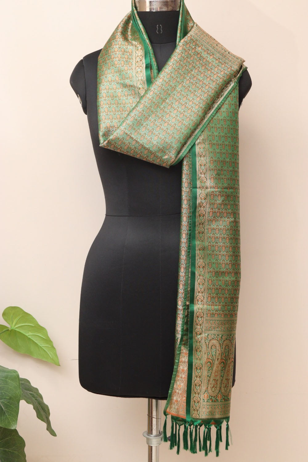 Elegant Green Banarasi Silk Tanchui Jamawar Stole - Luxurion World- Crafted Heirlooms
