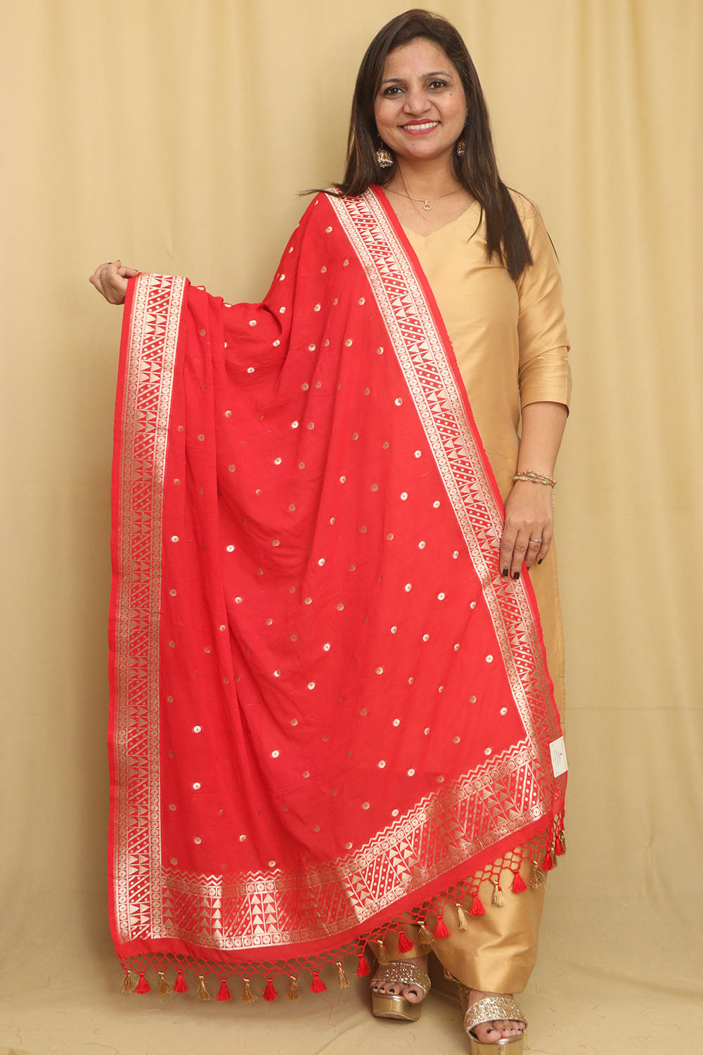 Red Banarasi Georgette Stole: Elegant and Luxurious - Luxurion World- Crafted Heirlooms