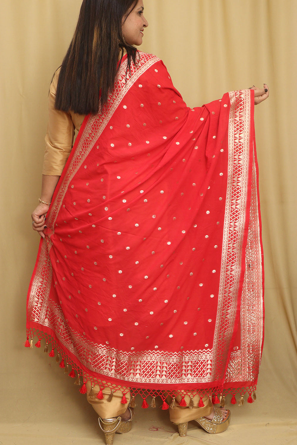 Red Banarasi Georgette Stole: Elegant and Luxurious - Luxurion World- Crafted Heirlooms