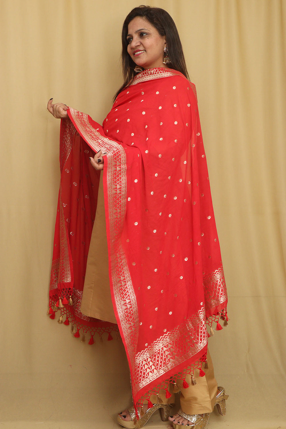 Red Banarasi Georgette Stole: Elegant and Luxurious - Luxurion World- Crafted Heirlooms