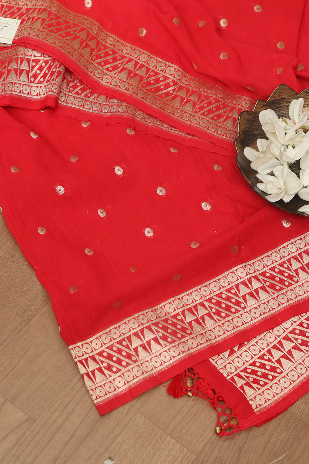 Red Banarasi Georgette Stole: Elegant and Luxurious - Luxurion World- Crafted Heirlooms