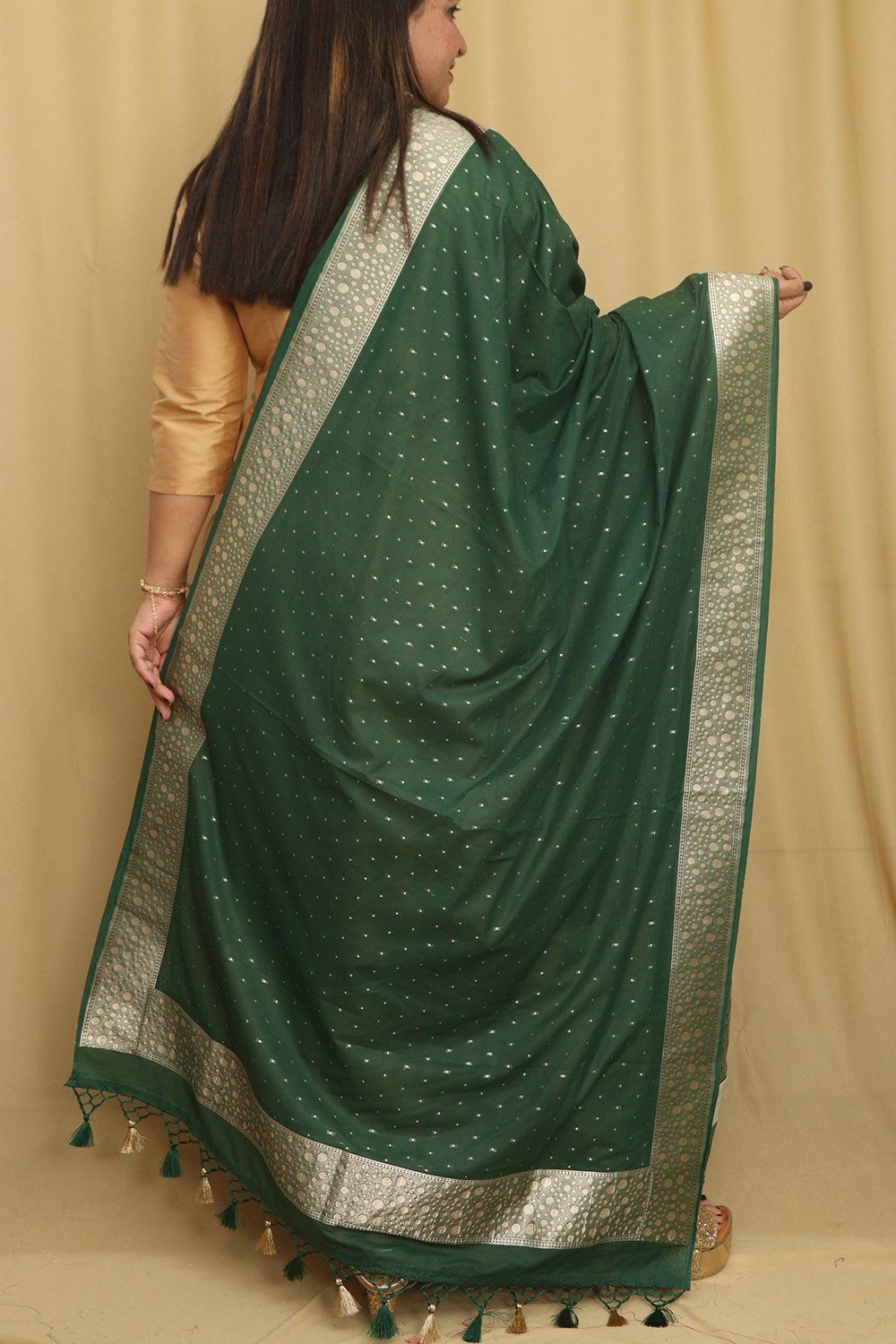 Stunning Green Banarasi Silk Stole - Elegant and Luxurious - Luxurion World- Crafted Heirlooms