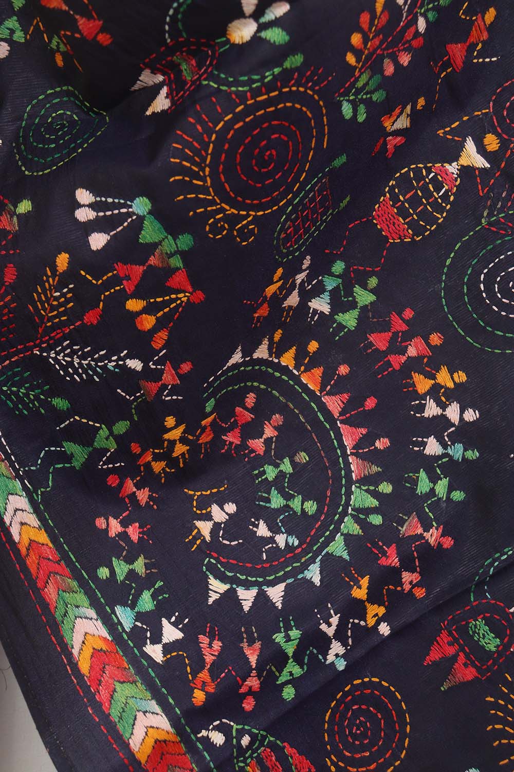 Luxurious Black Hand Embroidered Kantha Pure Bangalore Silk Stole - Luxurion World