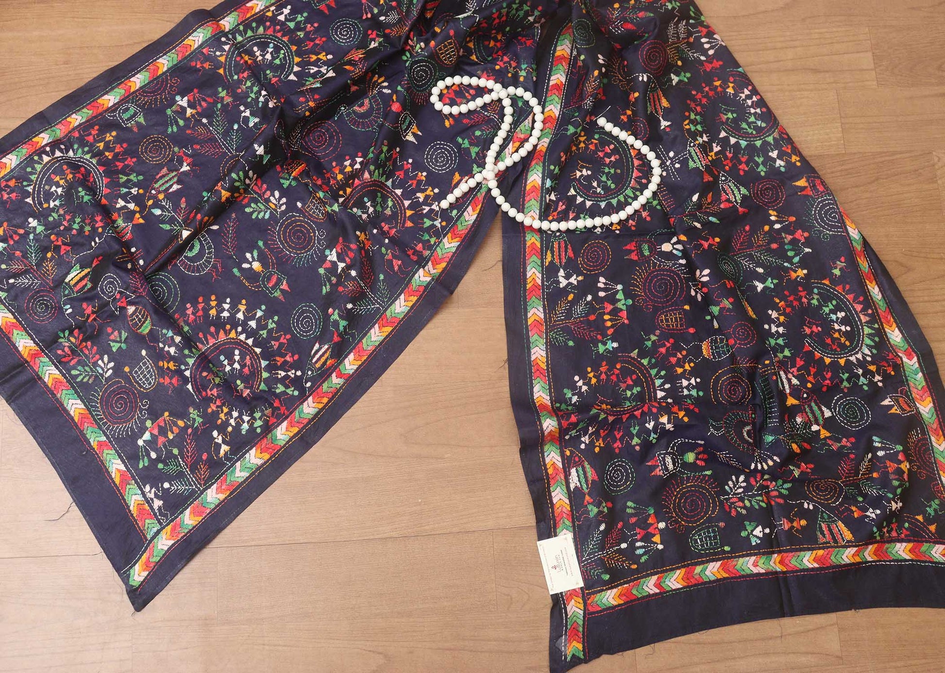 Luxurious Black Hand Embroidered Kantha Pure Bangalore Silk Stole - Luxurion World