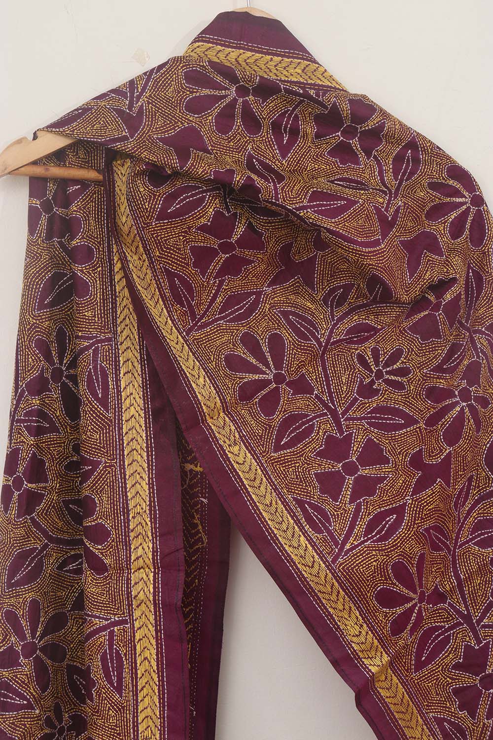 Exquisite Purple Kantha Silk Stole: Hand-Embroidered Bangalore Beauty - Luxurion World