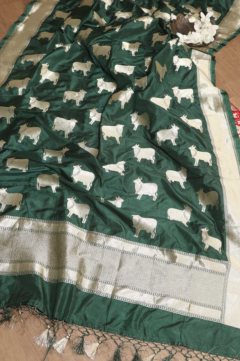 Red Banarasi KimKhwab Silk Suit With Green Banarasi Silk Cow Design Dupatta - Luxurion World