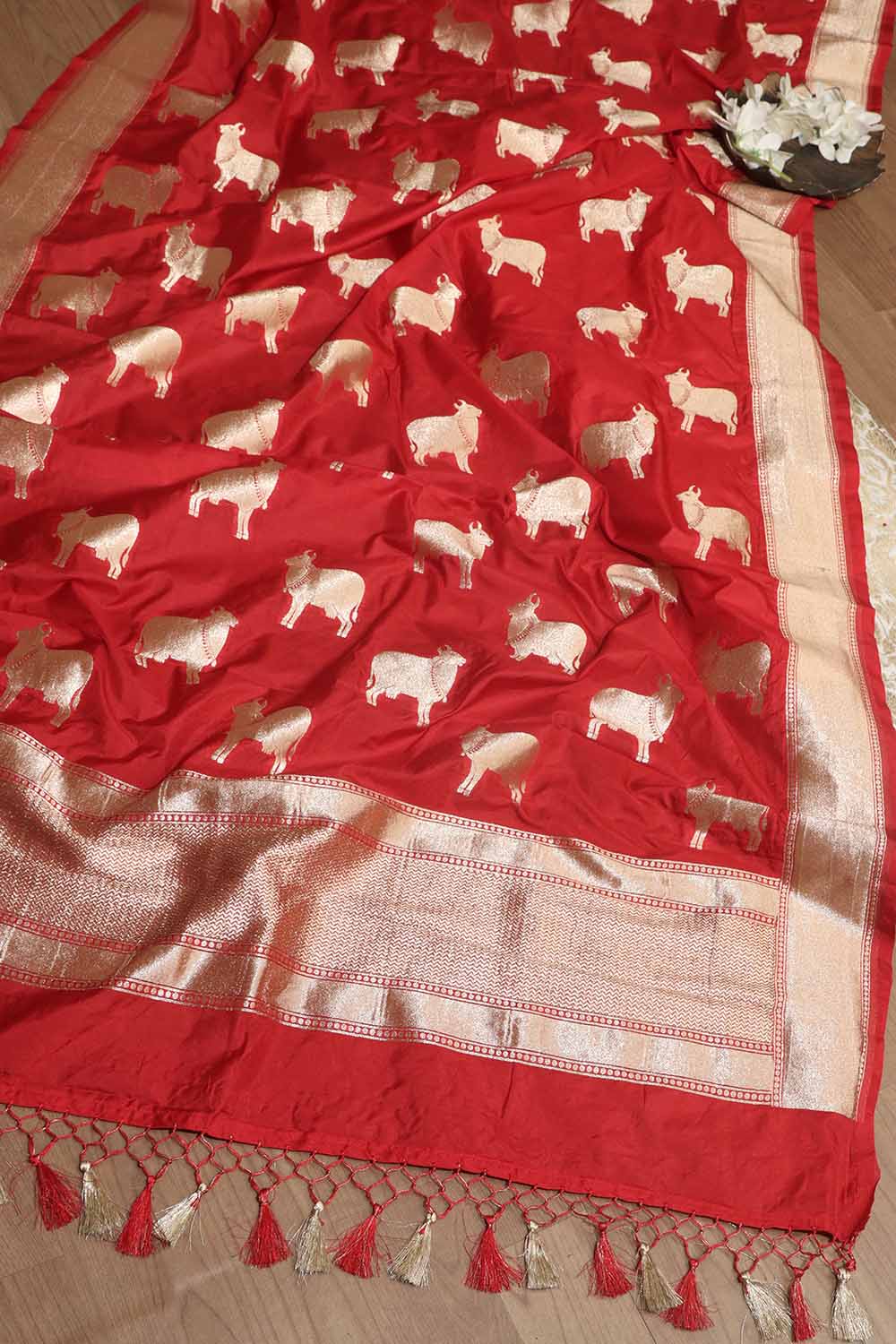 Elegant White Banarasi KimKhwab Silk Suit With Red Banarasi Silk Cow Design Dupatta - Luxurion World