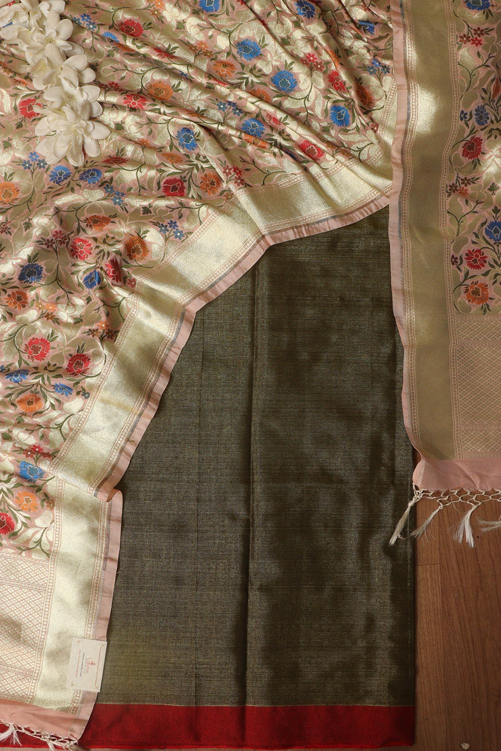 Stunning Green Plain Tissue Cotton Suit With Banarasi Kimkhwab Design Silk Dupatta - Luxurion World