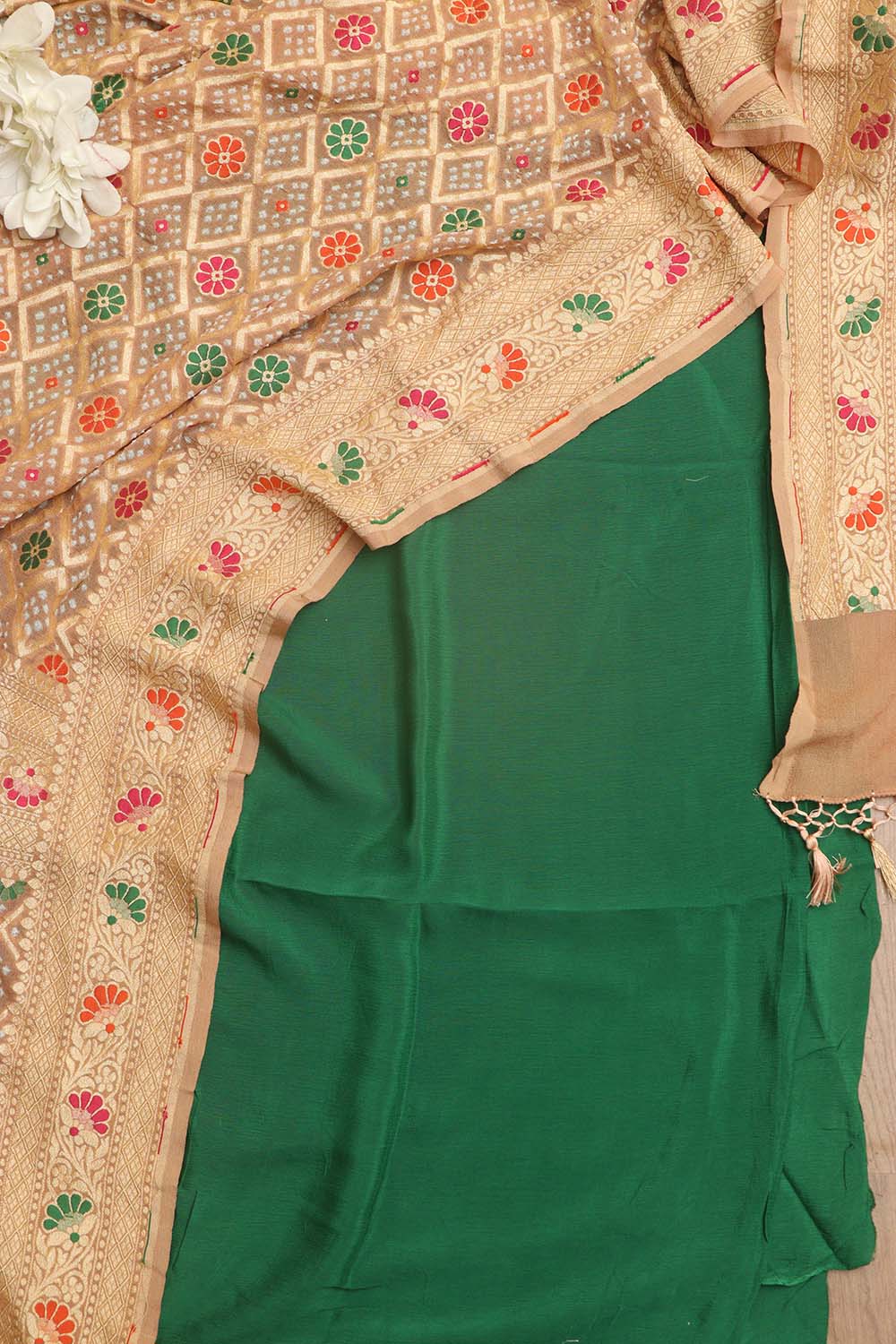 Green Plain Pure Georgette Suit With Pastel Banarasi Bandhani Pure Georgette Dupatta - Luxurion World