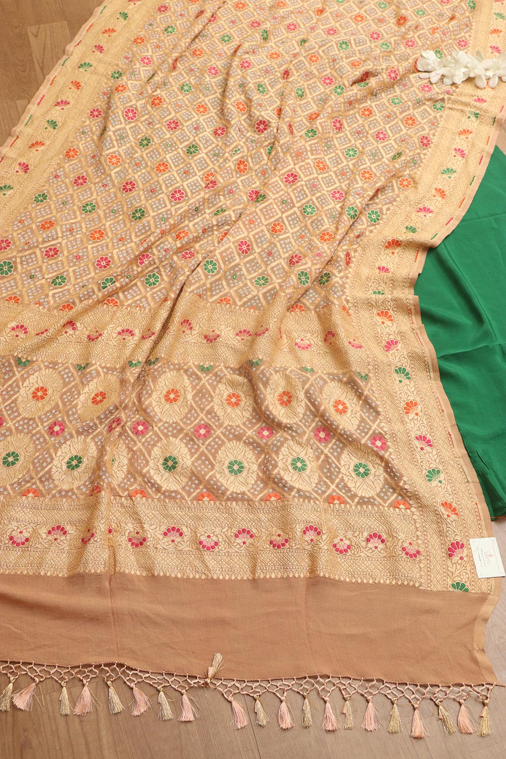Green Plain Pure Georgette Suit With Pastel Banarasi Bandhani Pure Georgette Dupatta - Luxurion World