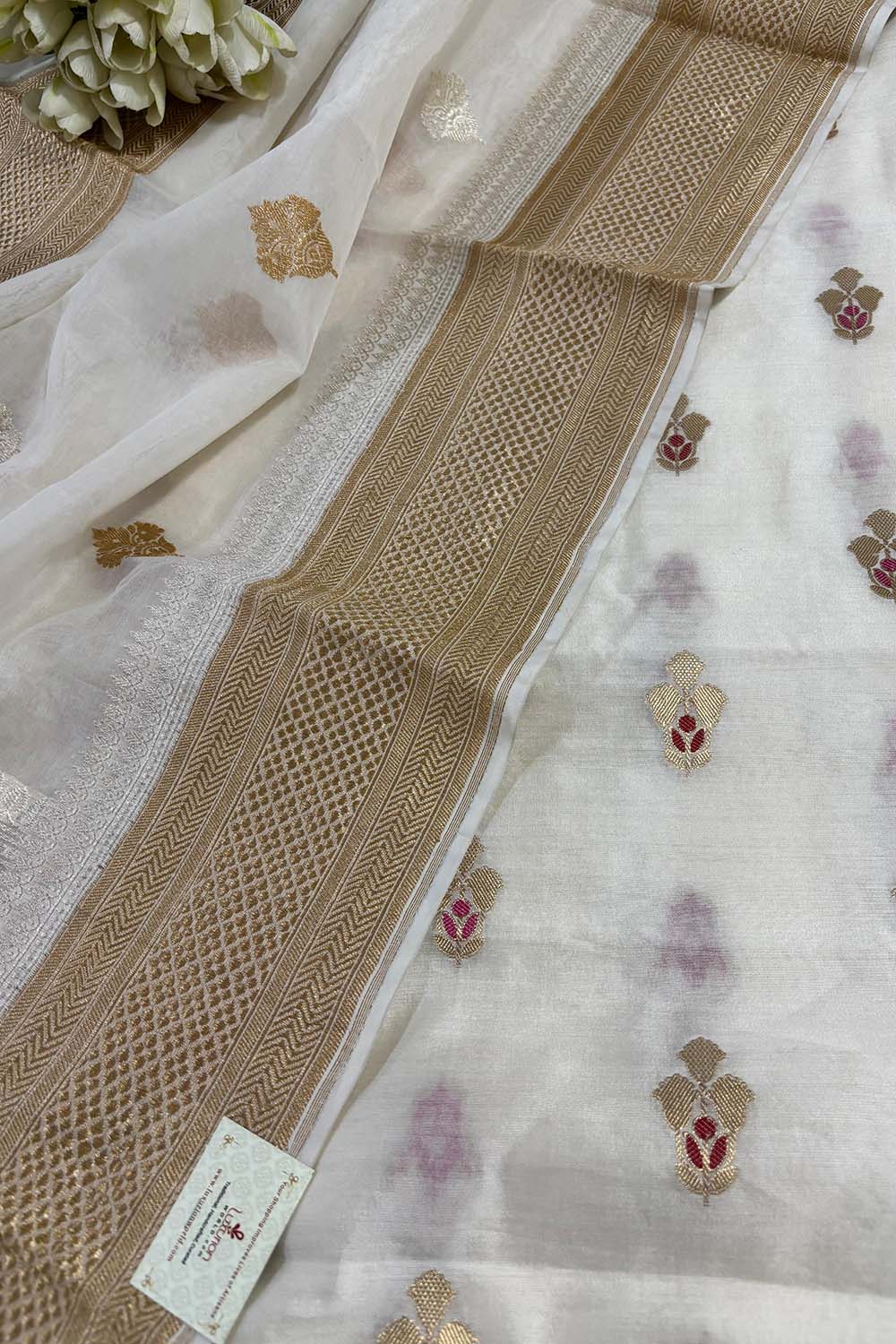 Dyeable Banarasi Handloom Chiniya Silk Suit With White Handloom Banarasi Pure Kora Silk Dupatta - Luxurion World