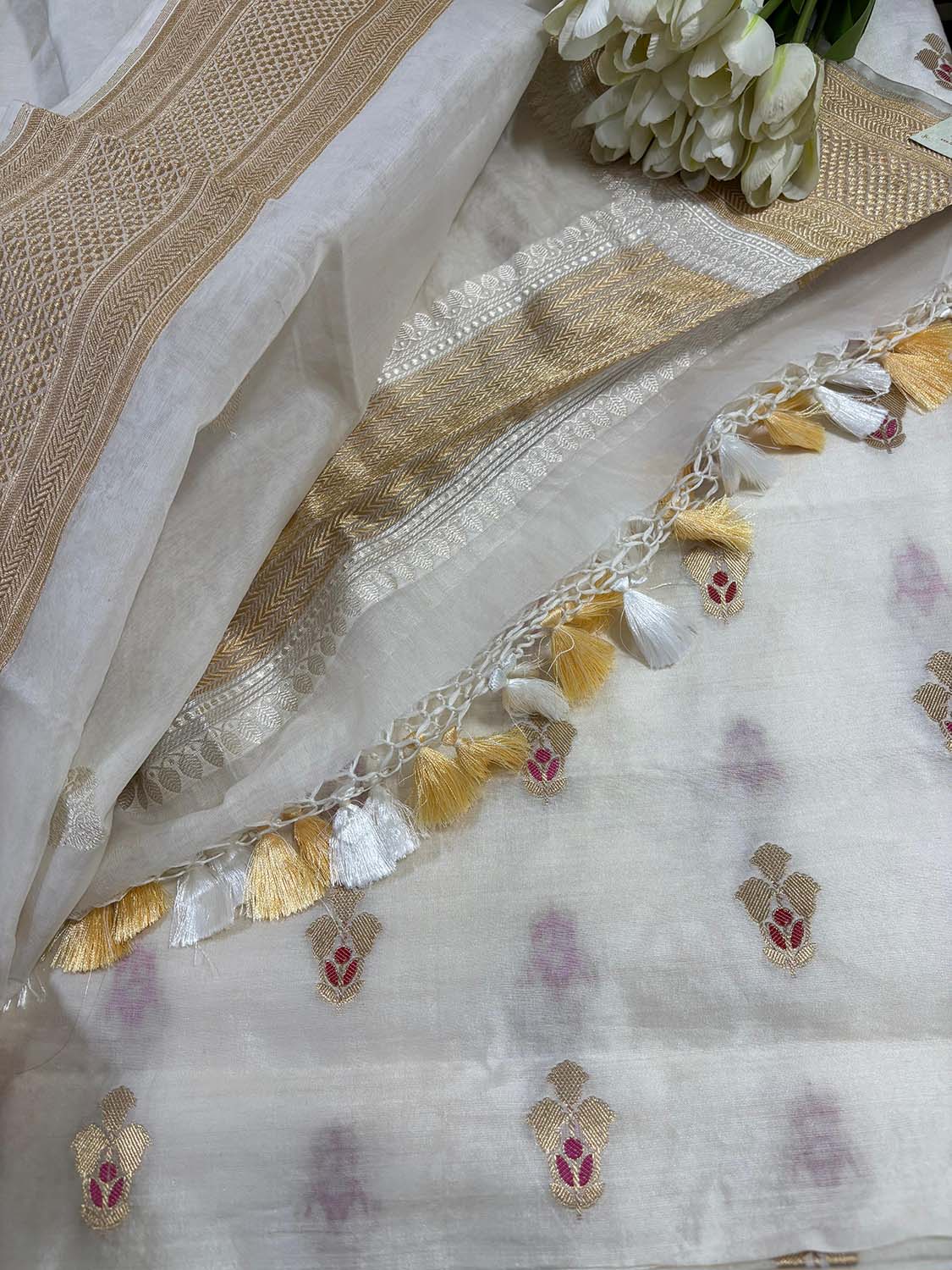 Dyeable Banarasi Handloom Chiniya Silk Suit With White Handloom Banarasi Pure Kora Silk Dupatta - Luxurion World