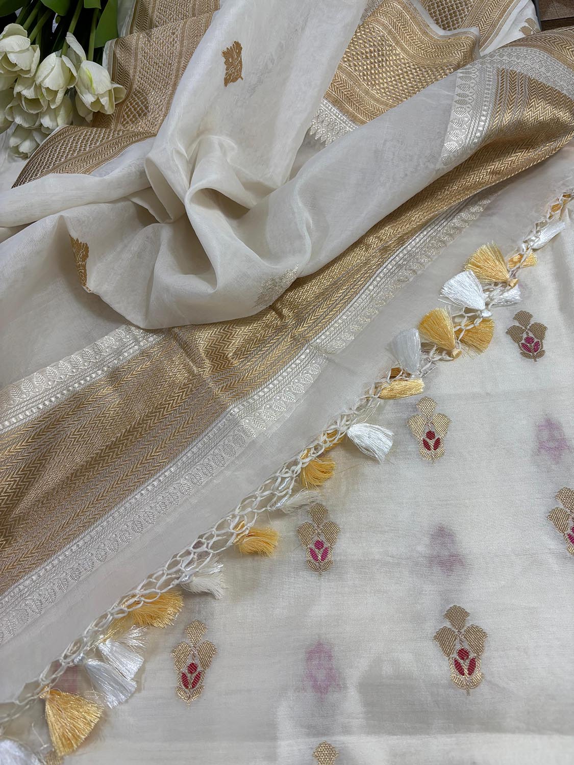 Dyeable Banarasi Handloom Chiniya Silk Suit With White Handloom Banarasi Pure Kora Silk Dupatta - Luxurion World